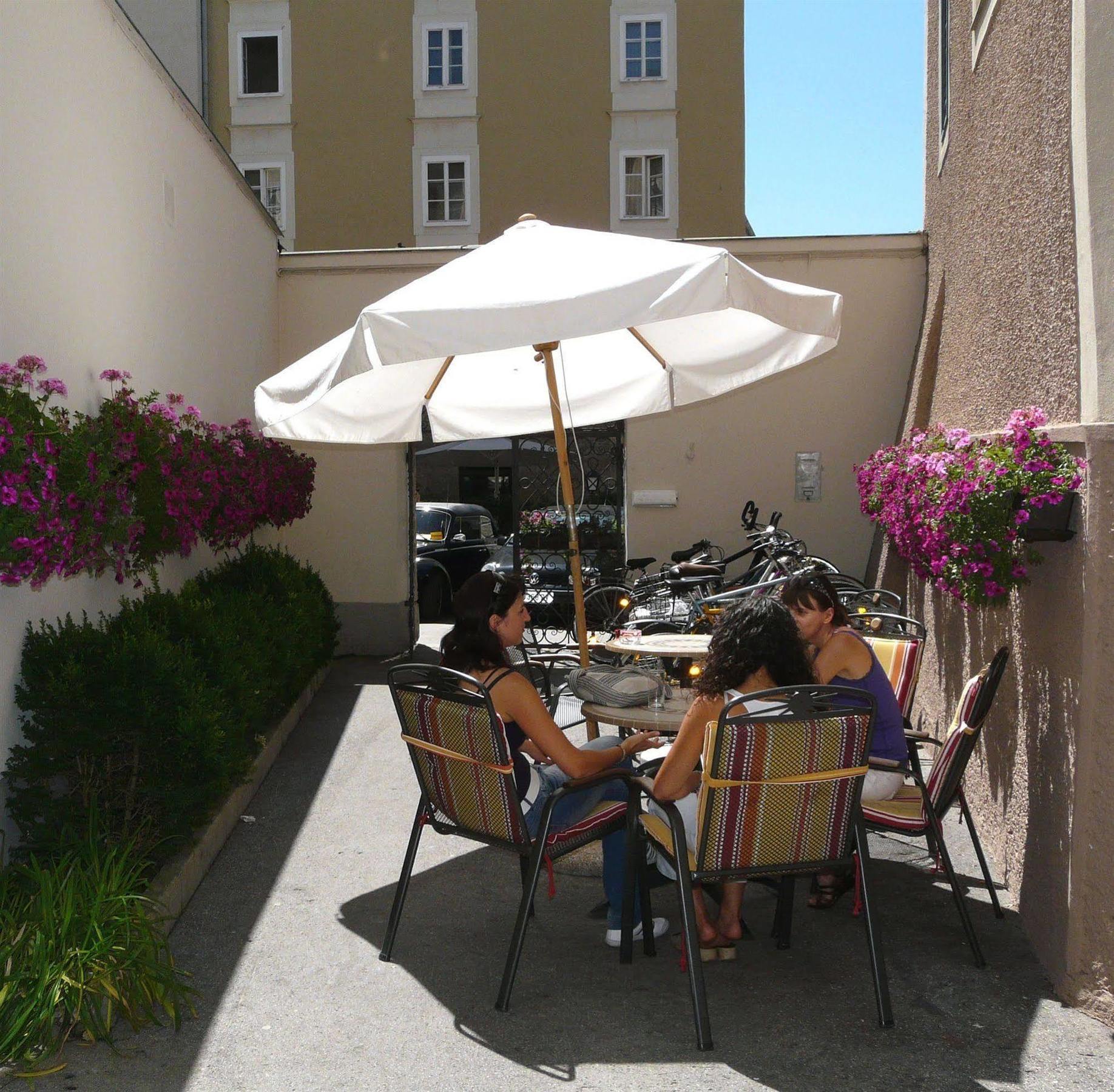 Hotel Schwarzes Roessl Salzburg Buitenkant foto