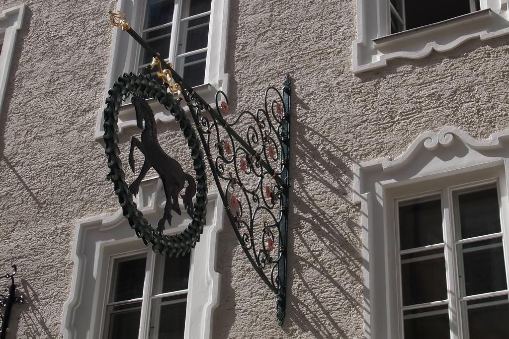 Hotel Schwarzes Roessl Salzburg Buitenkant foto